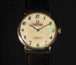 UNIVERSAL GENEVE Golden Shadow N°2648074 vers 1969. Montre bracelet ronde automatique...