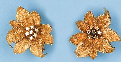 HERMES Paire de boucles d'oreilles "Fleur" en or jaune. P. 14,1g.