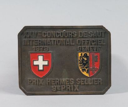 HERMES Plaque en fonte aux armes de la Suisse et de Genève de 1979 proposant le XXVème...