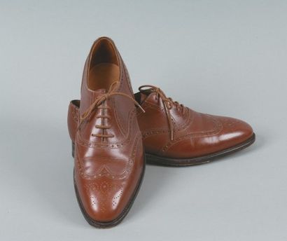 John LOBB Paire de chaussures à lacets pour Homme en cuir gold à effet de perforations,...