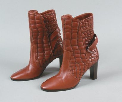 HERMES Paris Paire de boots à talons en cuir nappa étrusque avec effet de surpiqûres,...