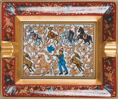 HERMES Paris Cendrier en porcelaine de Limoges peint d?un décor persan rehaussé de...