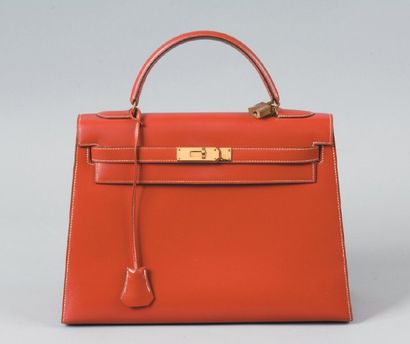 HERMÈS Paris made in France Sac «Kelly» 32 cm en box étrusque rigide, surpiqûres...