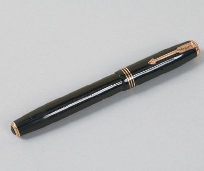 HERMÈS Paris - PARKER n°784404 circa 1930 Stylo plume en ébonite noire et plaqué...