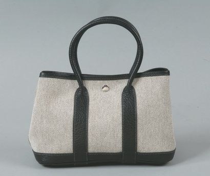 HERMES Paris Mini sac «Garden» en toile chinée et cuir gréné noir, fermoir pressions,...