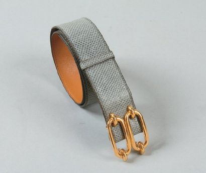 HERMÈS Paris made in France Ceinture en lézard gris, boucle en métal doré figurant...