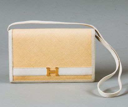 HERMÈS Paris made in France Sac en panama naturel et cuir gréné blanc, fermoir pressions...