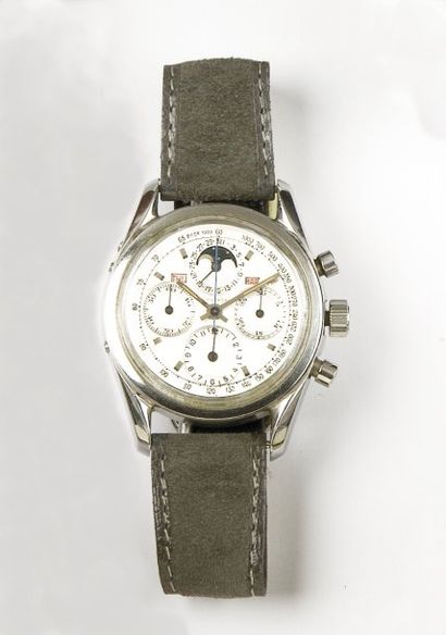 UNIVERSAL GENEVE «TRICOMPAX» Montre de poignet chronographe en acier. Cadran gris...