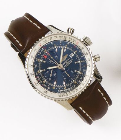 BREITLING «NAVITIMER WORLD» Montre de poignet chronographe en acier. Cadran bleu...