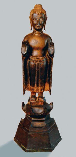 null Bronzes et émaux cloisonnés Statuette de Bouddha debout sur un lotus, en bronze...