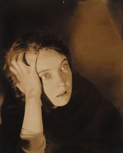 GEORGE HOYNINGEN-HUENE 1900-1968 "Lillian Gish, New York", 1930. Tirage argentique...