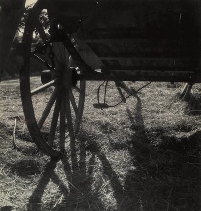 EMMANUEL SOUGEZ 1889-1972 Essieu de charrette, ca. 1935. Tirage argentique d'époque,...