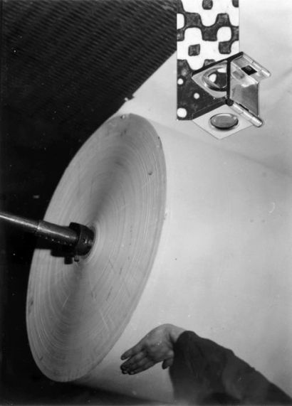 RENÉ ZUBER 1902-1979 Photomontage, ca. 1935. Tirage argentique d'époque, tampon au...