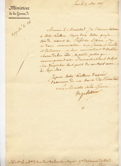 null Ensemble de 36 lettres signées du Général Davout, Prince d'Eckmulh, Ministre...