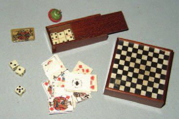 null Ensemble de jeux miniatures en bois, comprenant un coffret avec jeu de dames...