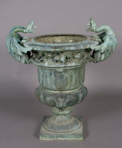 Auguste Jean Baptiste LECHESNE (Caen, 1815-1888) Paire de vases de jardin de forme...