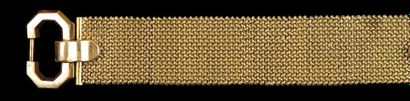 null Large bracelet ruban en or jaune tressé, le fermoir simulant une boucle. Travail...