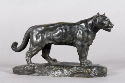 null D'après BARYE Lionne marchand . Epreuve en bronze à patine noire. Fonte ancienne....