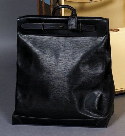 LOUIS VUITTON Sac "Steamer-Bag" en cuir épi noir, fermeture pâtes, cadenas, clefs,...