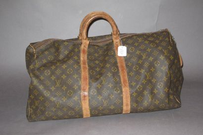 LOUIS VUITTON Sac "Keepall" en toile monogram et cuir naturel, fermeture éclair et...