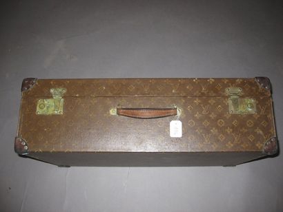 LOUIS VUITTON Champs Elysées n° 842 263 Valise en toile monogram au pochoir, fermetures...