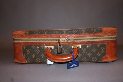 LOUIS VUITTON Petite valise semi-souple en toile monogram et cuir naturel, fermeture...