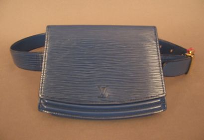 LOUIS VUITTON Pochette ceinture en cuir épi bleu