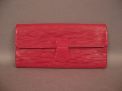 LOUIS VUITTON Pochette bijoux en cuir épi rouge, intérieur doublé de suédine grise,...