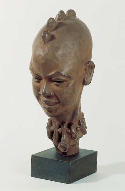 Paul SERSTE (1910-2000) Tête d?africain. Sculpture en terre cuite, signée au dos....
