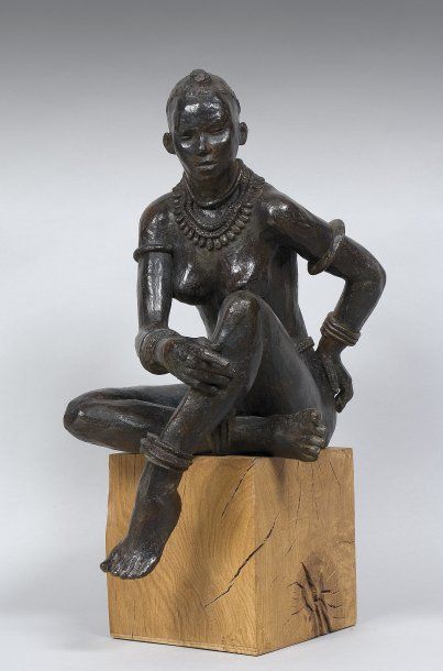 DARBAUD (né en 1943) Jeune africaine assise Epreuve en bronze à patine brune. Exemplaire...