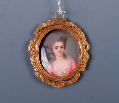 null MINIATURE ovale sur ivoire "buste de femme en robe rouge. XVIIIème siècle. Dans...