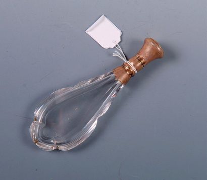 null FLACON en cristal blanc et vermeil. Vers 1860. 