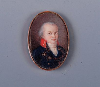null MINIATURE ovale sur ivoire "portrait d'officier". Vers 1800. Hauteur : 38 mm....
