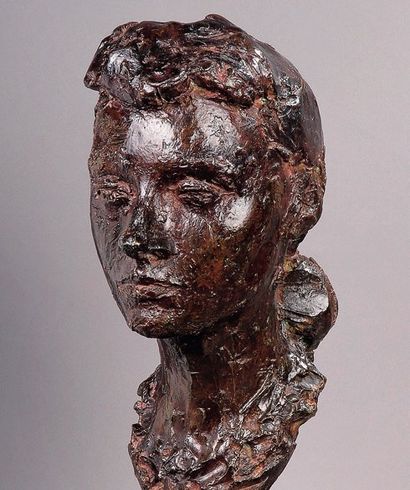 ALBERT LECLERC (1906 - 1975) Portrait de femme Épreuve en bronze, patine brune, signée...