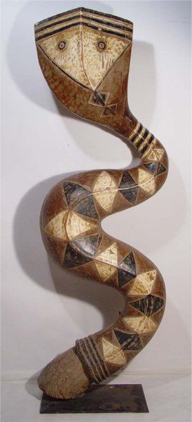 Important serpent BAGA en bois polychrome...