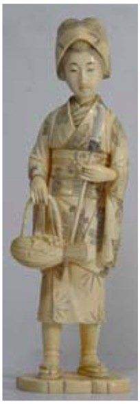 null Statuette en ivoire représentant une jeune paysanne japonaise debout portant...