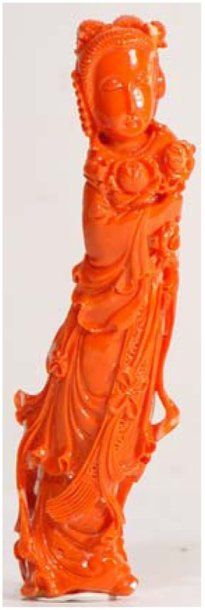 null Corail rouge de lagon, sculpté d'une princesse impériale debout tenant la fleur...
