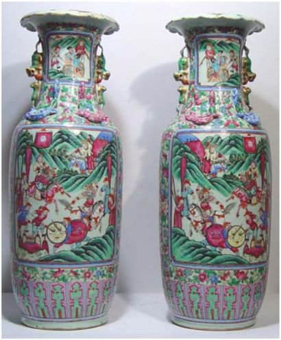 null Importante paire de vases en porcelaine de Canton. H : 64 cm