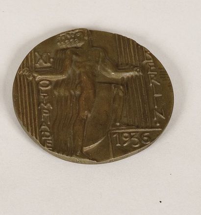 JEUX OLYMPIQUES 1936. Berlin. Médaille de participant en bronze fondu. Diam. : 7...