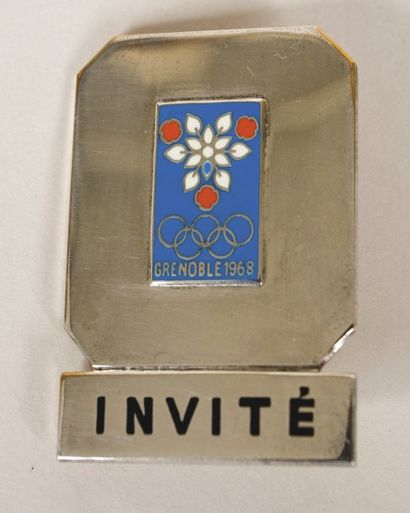 JEUX OLYMPIQUES Badge officiel "invité" des Jeux Olympiques de Grenoble 1968. Bronze...