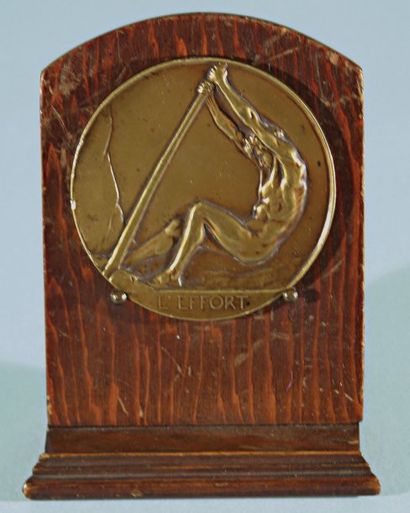 ATHLETISME Médaille en bronze signée de J. FONSON offerte par le journal "Le Soir"...