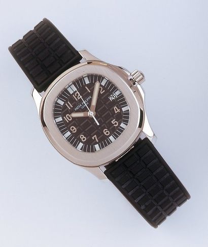 PATEK PHILIPPE AQUANAUTE. MONTRE DE POIGNET en acier. Cadran noir. Date. Trotteuse...