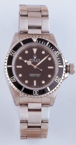 ROLEX OYSTER PERPETUAL SUBMARINER. BRACELET-MONTRE en acier. Cadran noir. Trotteuse...