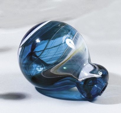null Boule en verre bleu turquoise Façon de Venise, XIXe siècle. Hauteur : 15 cm...
