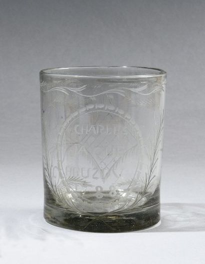 null Gobelet patronymique Est de la France, 1788. Gobelet cylindrique en verre incolore...