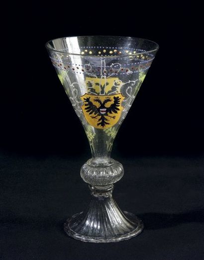null Calice en verre émaillé, aux armes des habsbourg du tyrol Hall au Tyrol, 1537-1540....