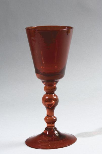 null Pokal en verre rubis translucide Potsdam, vers 1750. Pokal en verre rubis translucide....