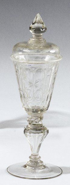 null Pokal couvert Bohème, vers 1740. Pokal avec un couvercle en verre incolore transparent...