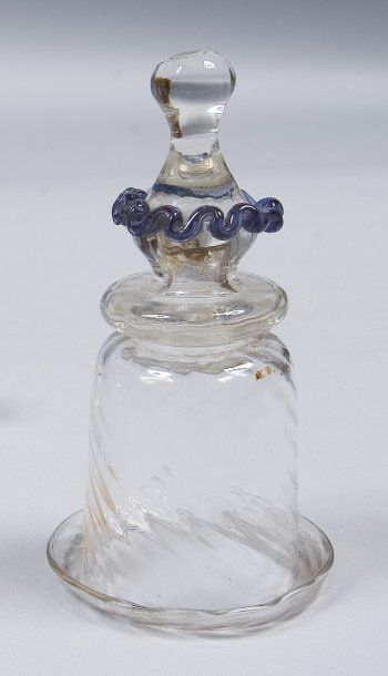 null Lampion France ou Espagne, XVIIIe siècle. Lampion en verre incolore transparent...