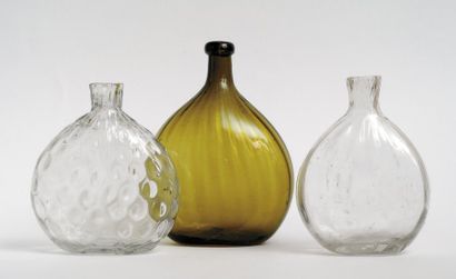 null Trois flasques piriformes Allemagne, XVIIe-XVIIIe siècle. La première en forme...